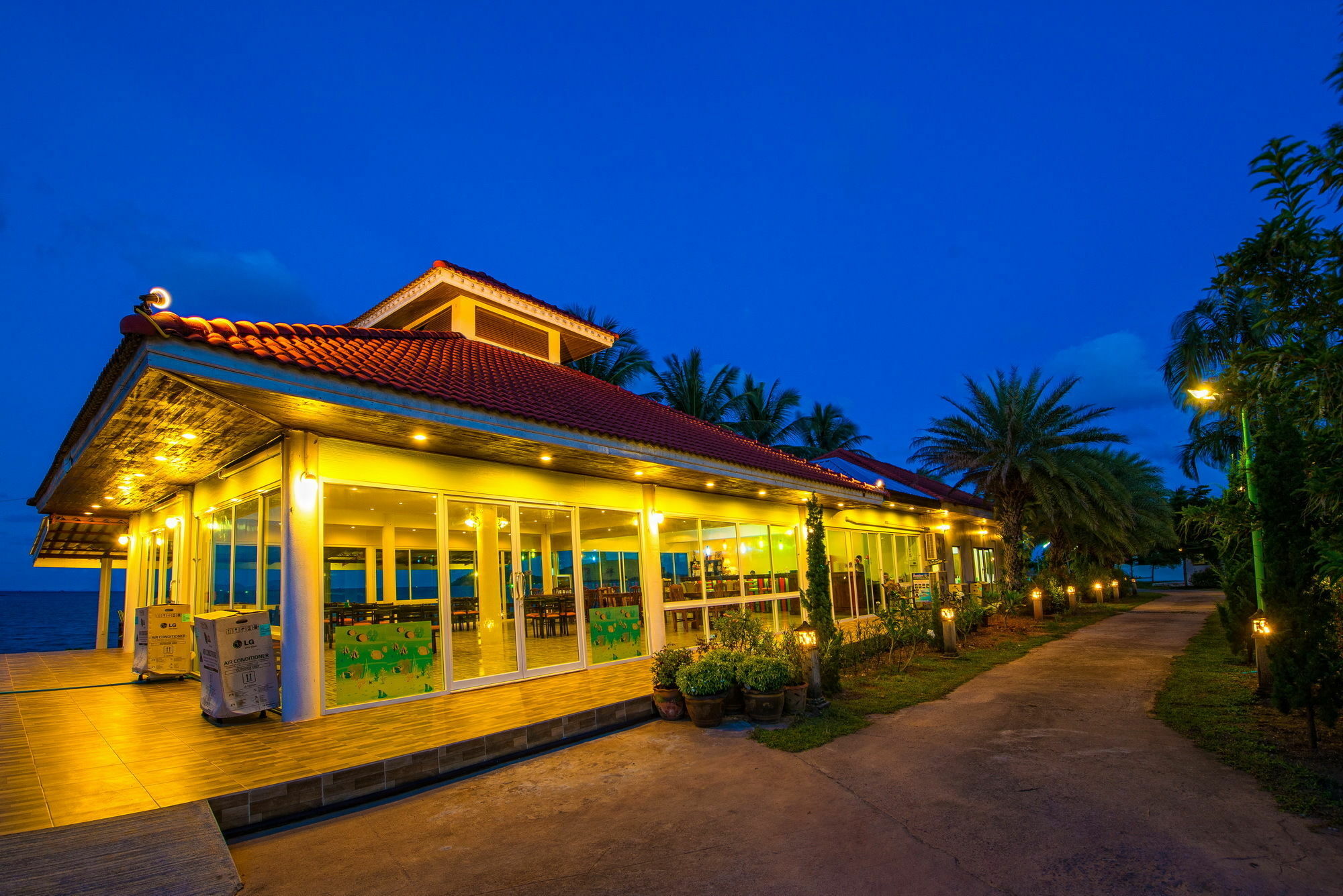 Star Light Beach Resort And Restaurant Csumphon Kültér fotó
